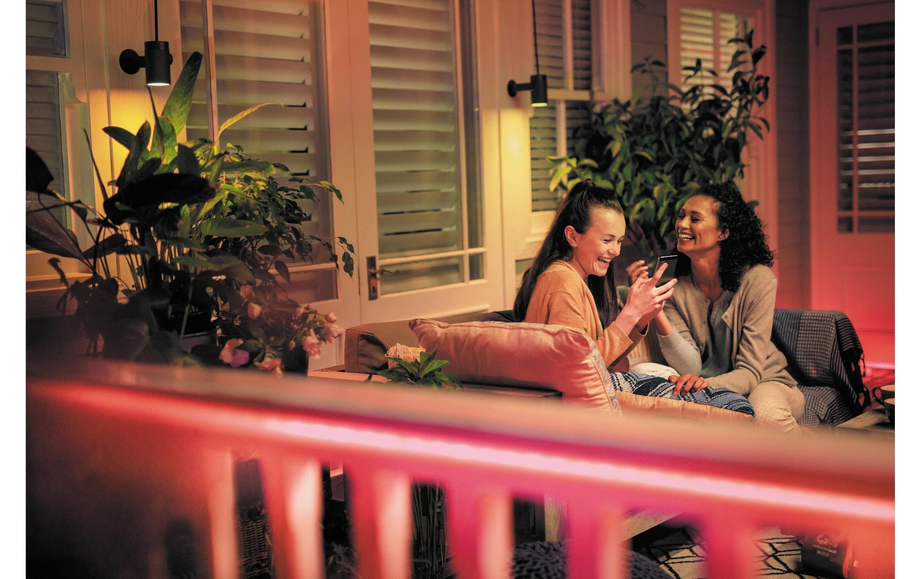 Philips Hue White & Color Ambiance Lightstrip Outdoor 2m Niedervolt